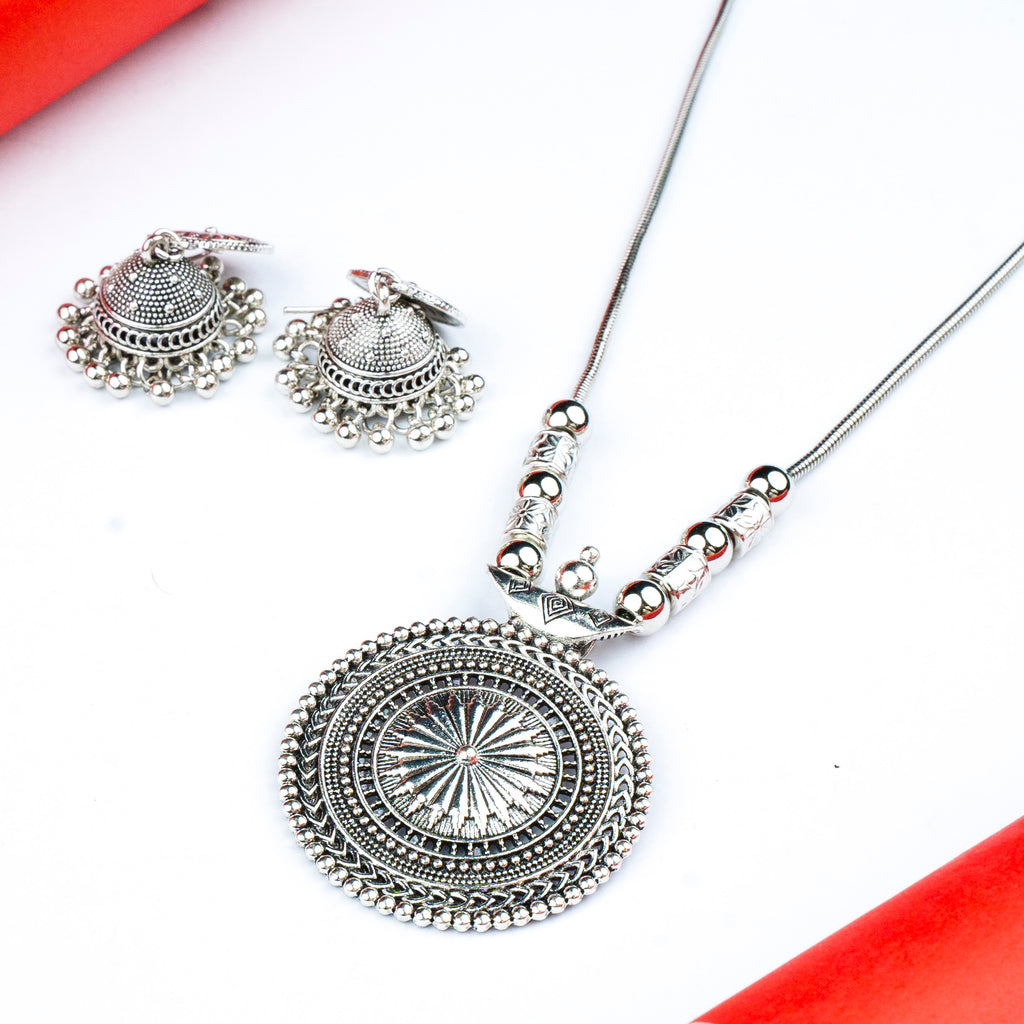 Regal Relics Necklace Set